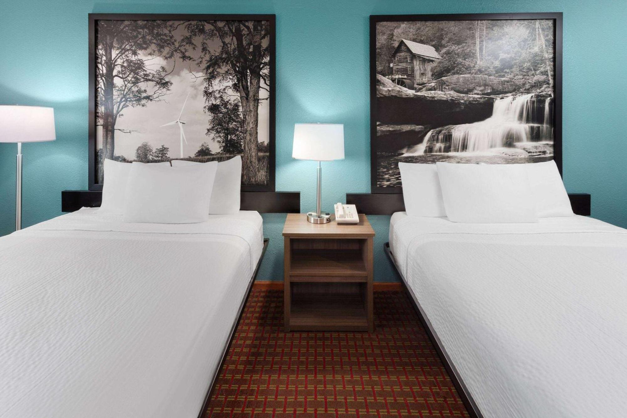 Super 8 By Wyndham Mchenry Fox Lake Area Ngoại thất bức ảnh