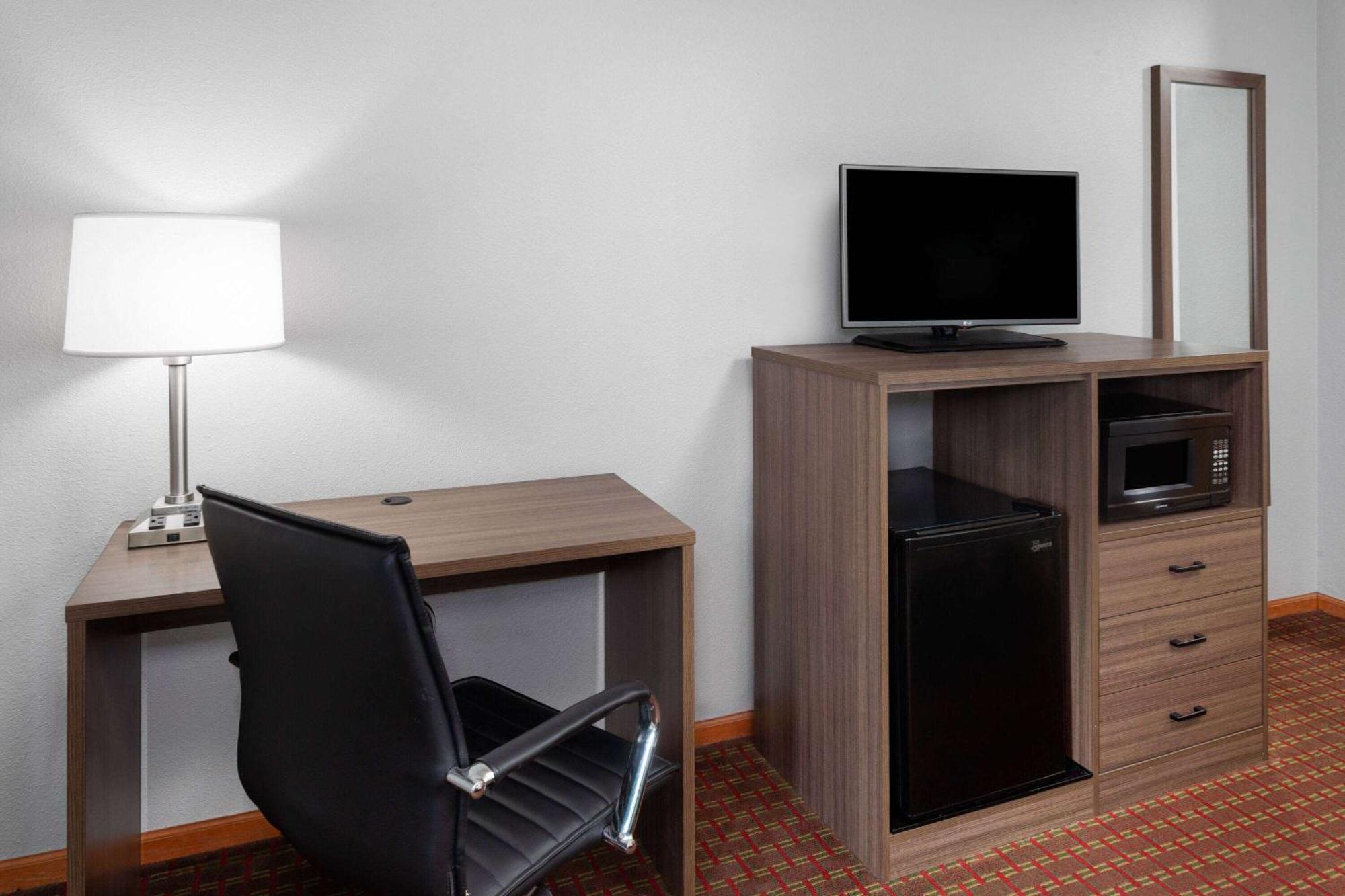 Super 8 By Wyndham Mchenry Fox Lake Area Ngoại thất bức ảnh