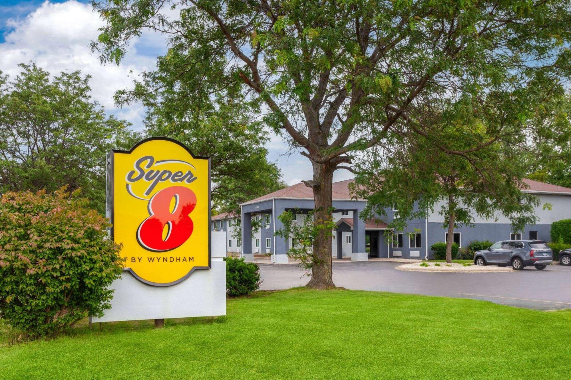 Super 8 By Wyndham Mchenry Fox Lake Area Ngoại thất bức ảnh