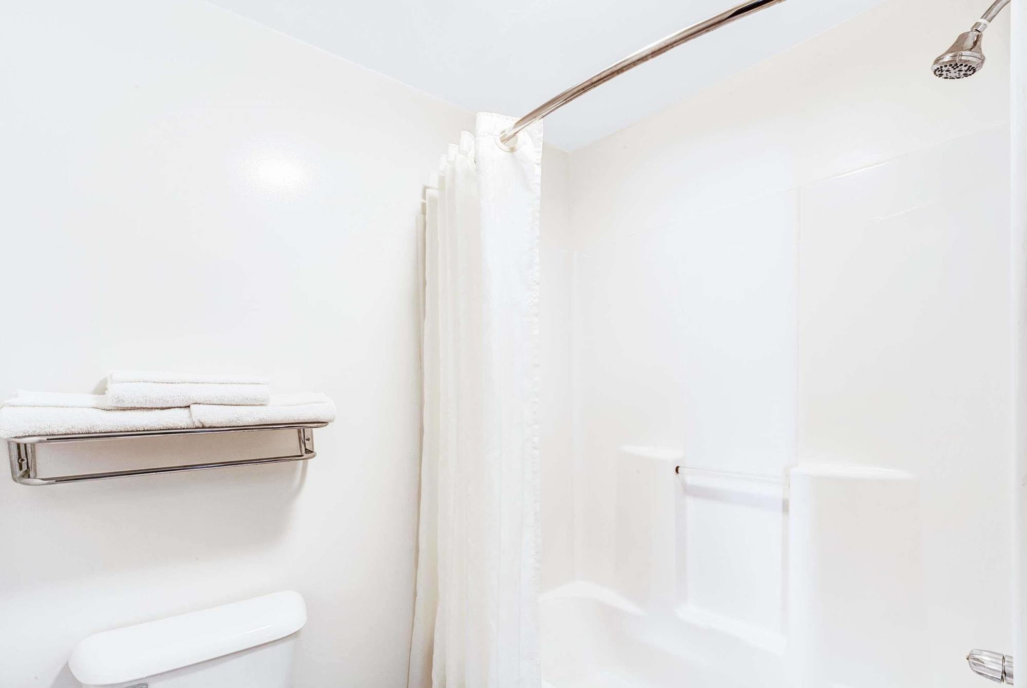 Super 8 By Wyndham Mchenry Fox Lake Area Ngoại thất bức ảnh